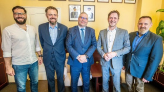 Współpraca z Wydziałem Fizyki Technicznej, Informatyki i Matematyki Stosowanej Politechniki Łódzkiej.