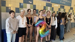 Srebrny medal w pływaniu.