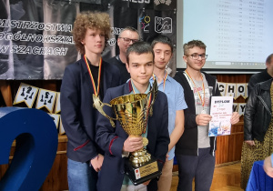 Złoty medal w Mistrzostwach Łodzi w szachach.
