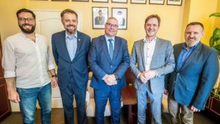 Współpraca z Wydziałem Fizyki Technicznej, Informatyki i Matematyki Stosowanej Politechniki Łódzkiej.